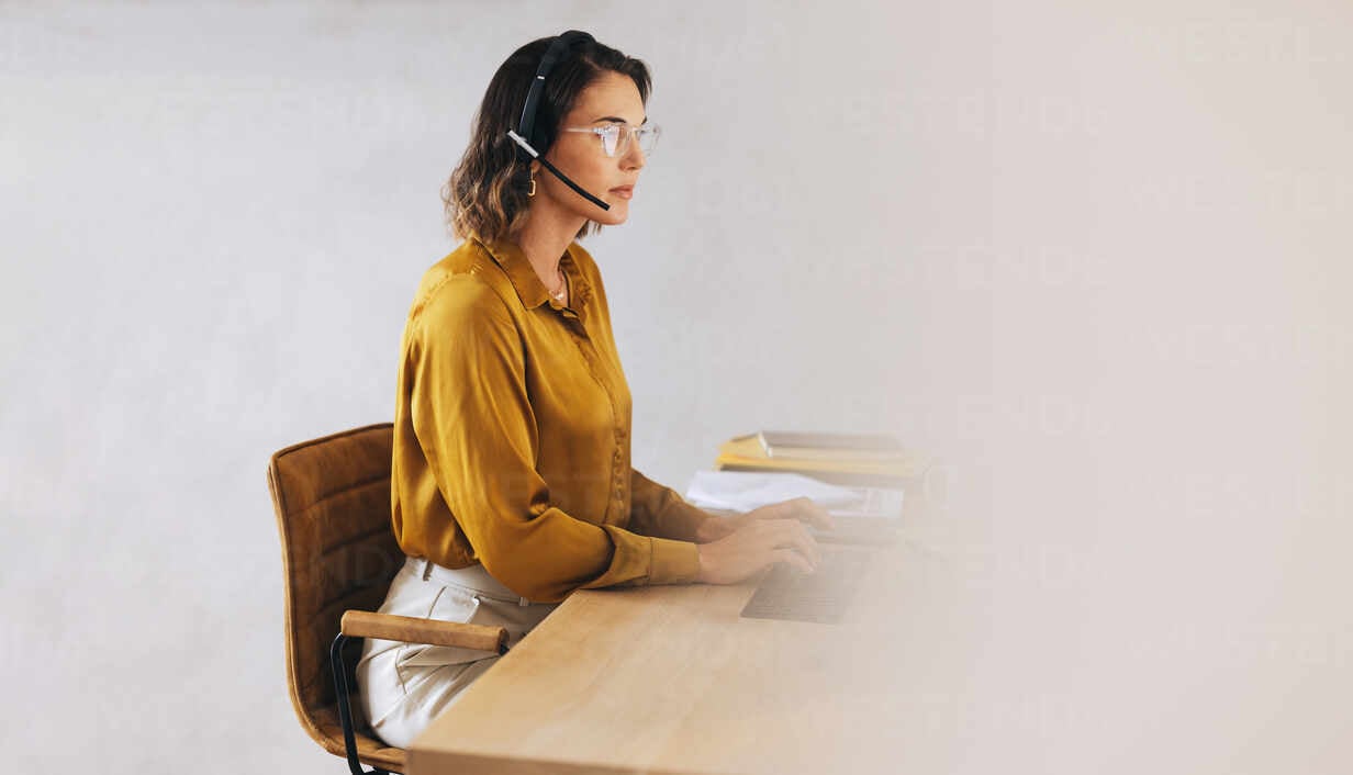 mujeres en atención al cliente